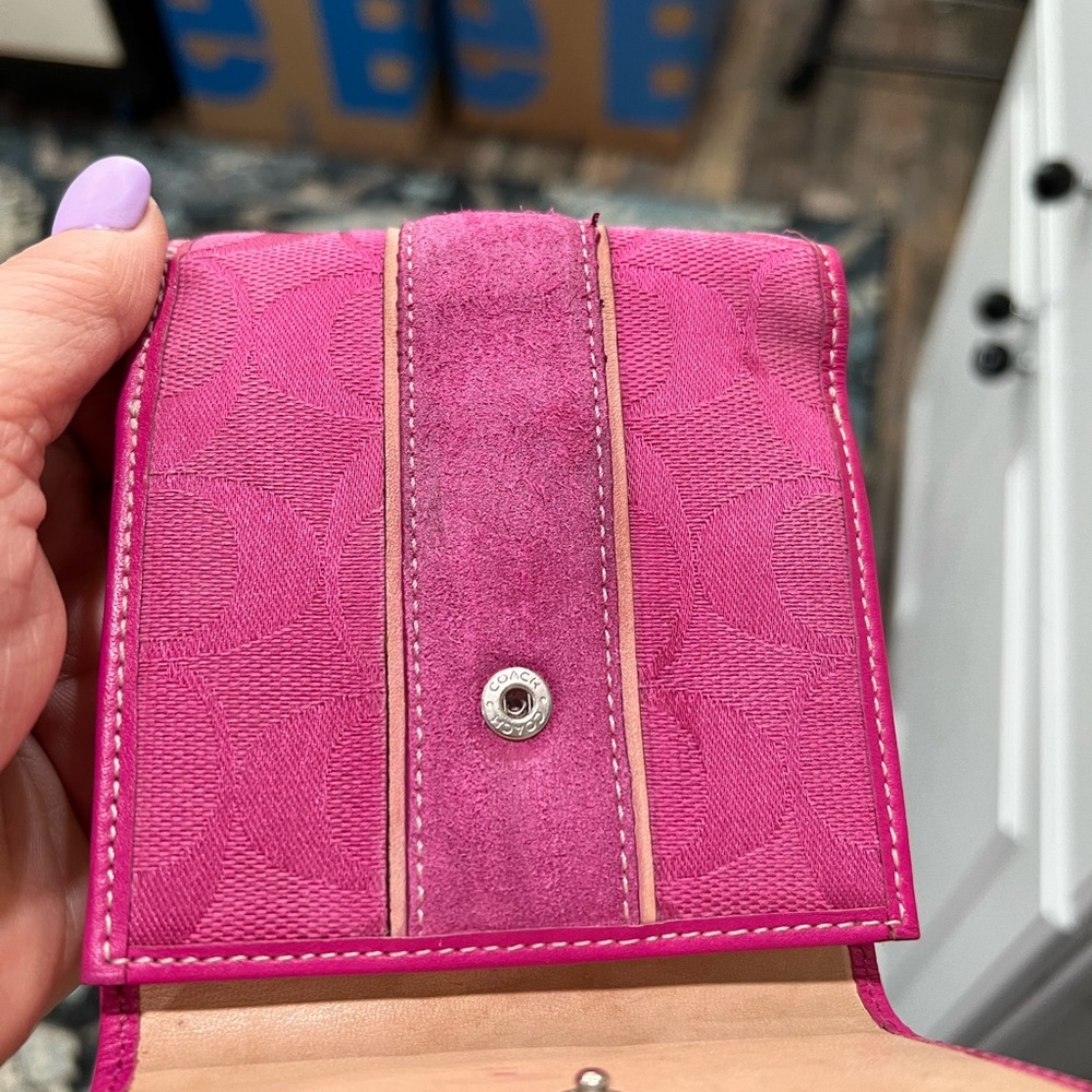 (1429) Coach Signature Rare Hot Pink Wallet. Gem